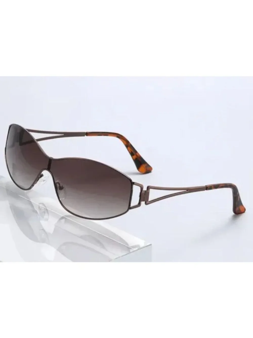 Oversized Tinted Sunglasses With Brown Tinted Lenses Brown Metal Frame & Tortois